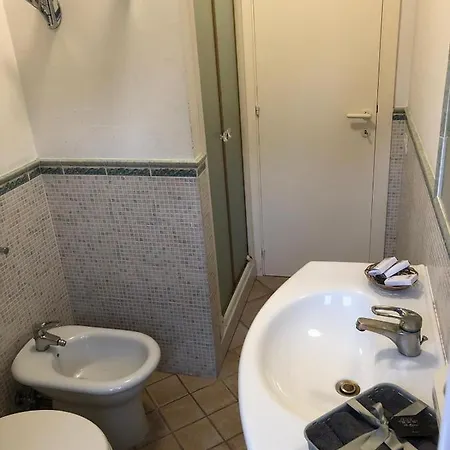 Vakantiehuis Shell House, Casa Con Ampio Giardino A 100m Dal Mare