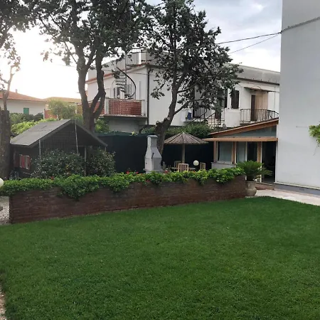 Vakantiehuis Shell House, Casa Con Ampio Giardino A 100m Dal Mare Marcelli